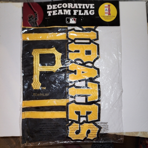 Collegiate Decorative Flag - Picture 2 of 7